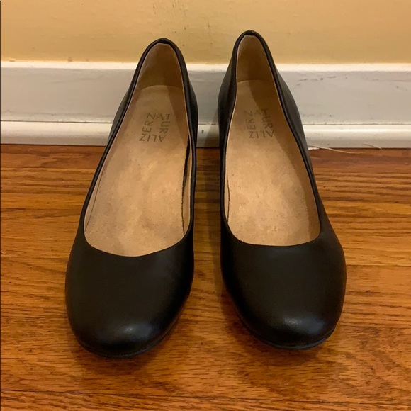 Nice work closed toed heels - Picture 1 of 4